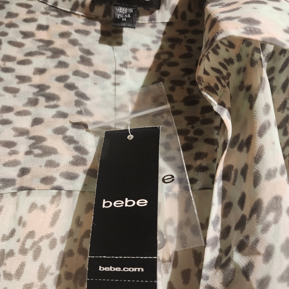 NWT Bebe Women's Animal Print Wrap Roll Tab Sleeves Chiffon Cropped Top - Picture 11 of 13